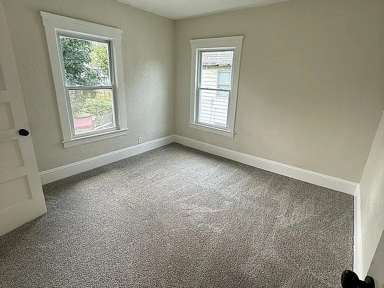 10402 Kempton Ave — Photo 6