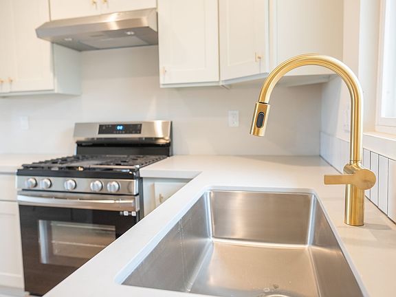 2nd image of 2727 Roosevelt St #3