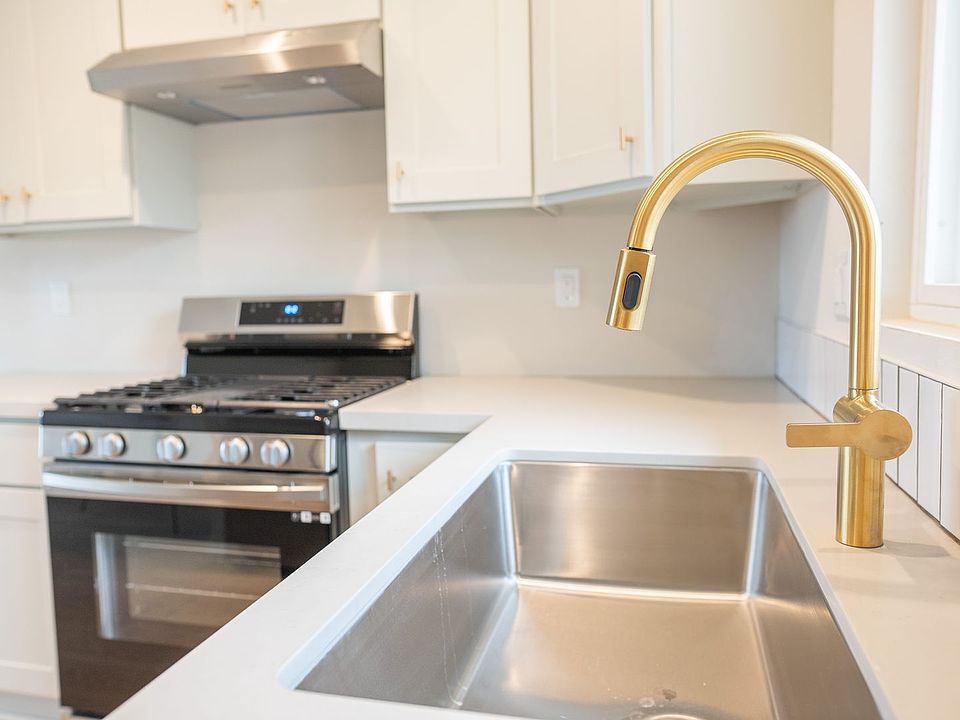 1st image of 2727 Roosevelt St #3