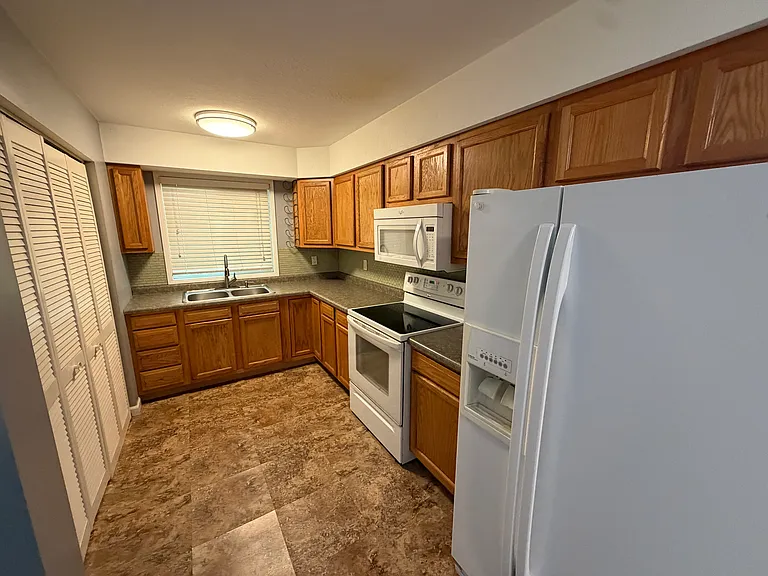 3260 E Prairie St — Photo 7