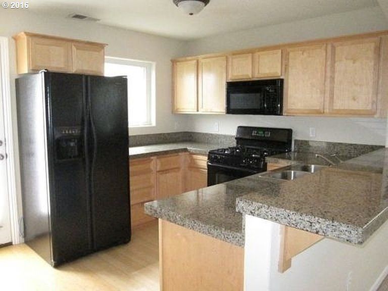 2nd image of 930 SW 173rd Ave
