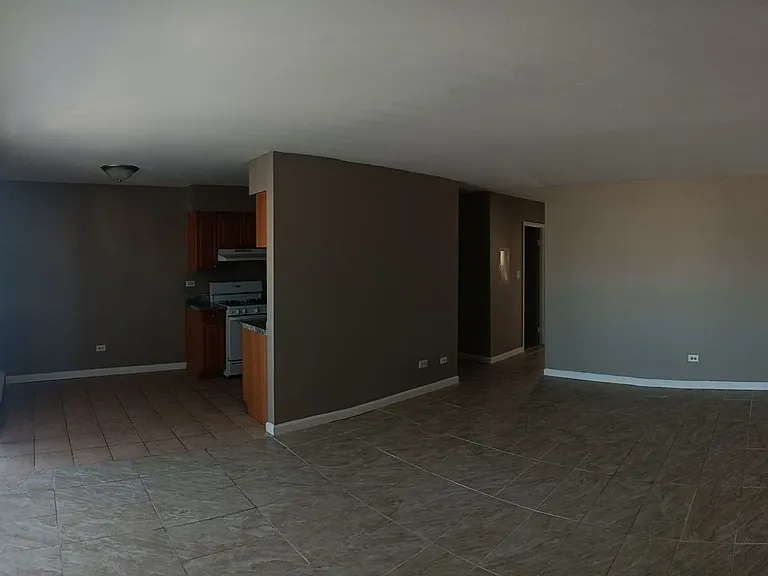 111 Pickwick Dr — Photo 2