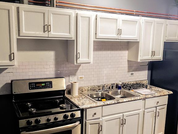 3rd image of 2219 S Paulina St #201