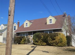 35 Virginia St, Valley Stream, NY 11580