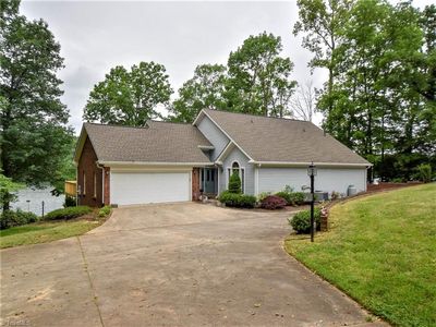 7100 Blue Water Dr, Belews Creek, NC, 27009