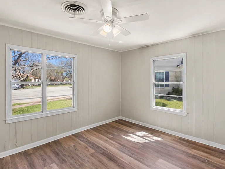 917 Crockett Ct — Photo 14
