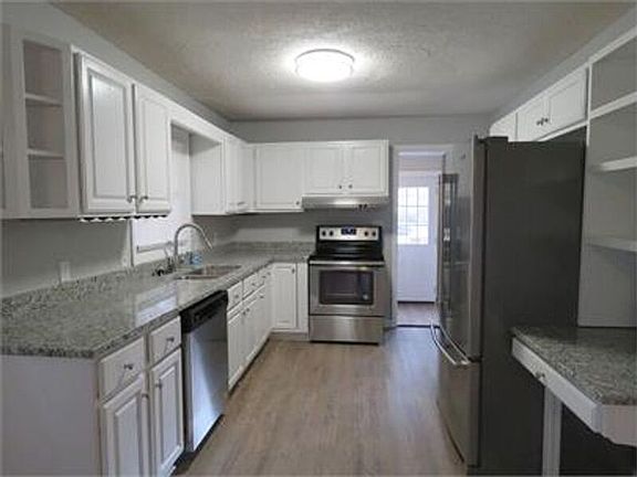 4th image of 5 Robertson Way