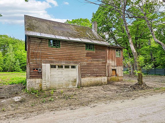 3rd image of 194 Currier Road