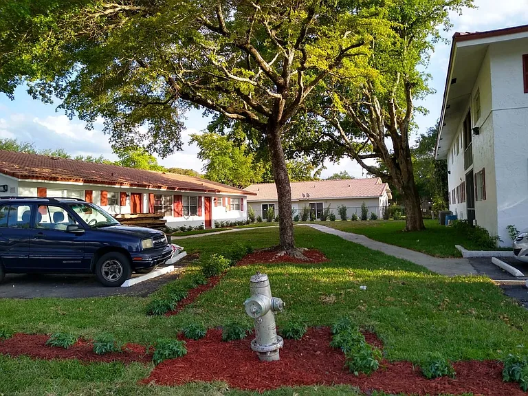 10120 NW 36 St Coral Springs, FL 33065 — Photo 9