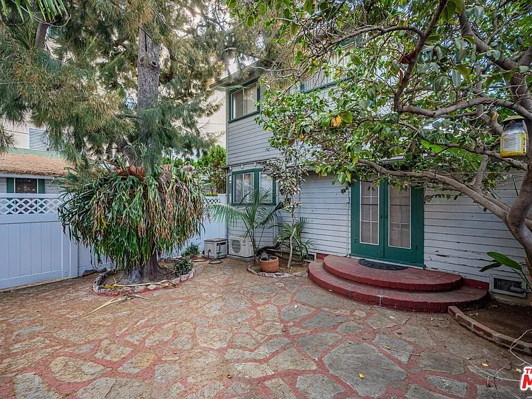 11924 Rochester Ave — Photo 11