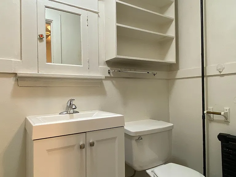 Studio 303 Bathroom Studio 303 Bathroom