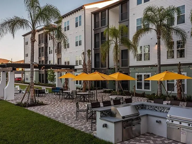 Outdoor grilling kitchen