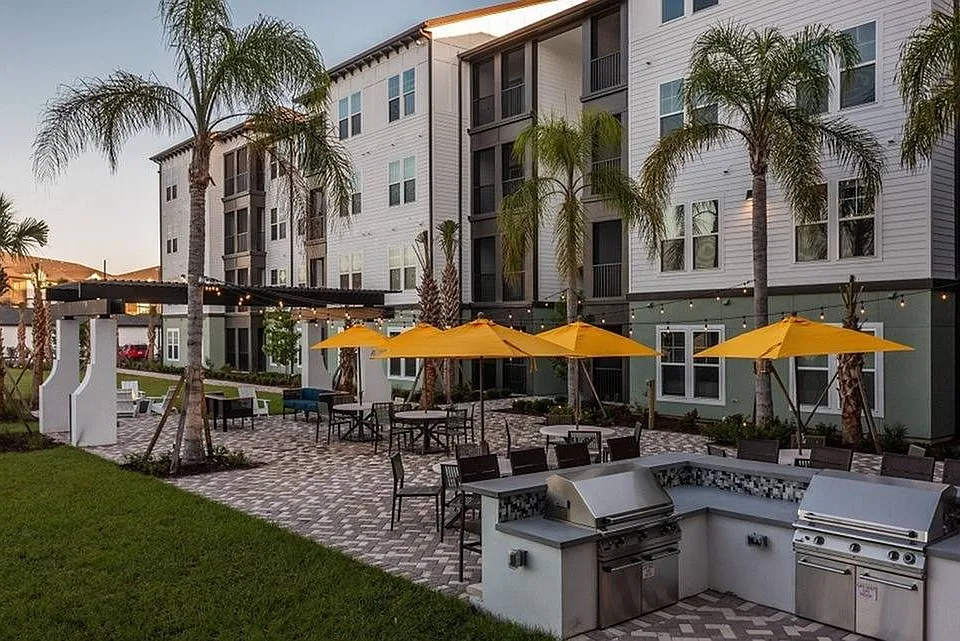 Outdoor grilling kitchen