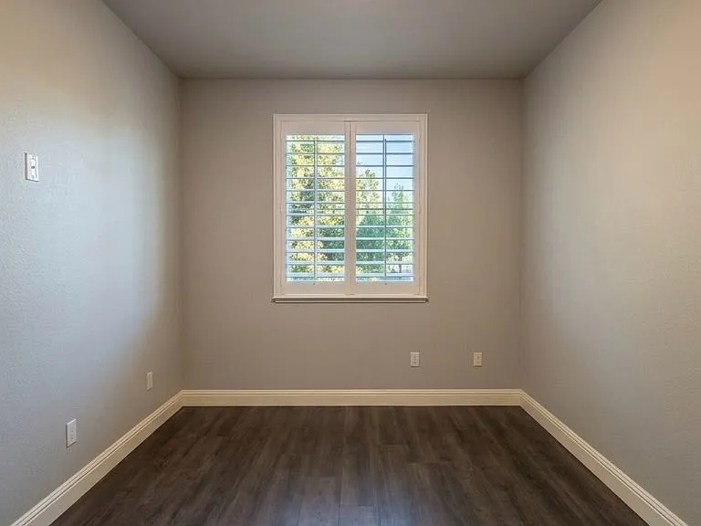 233 Vanney Ct — Photo 13