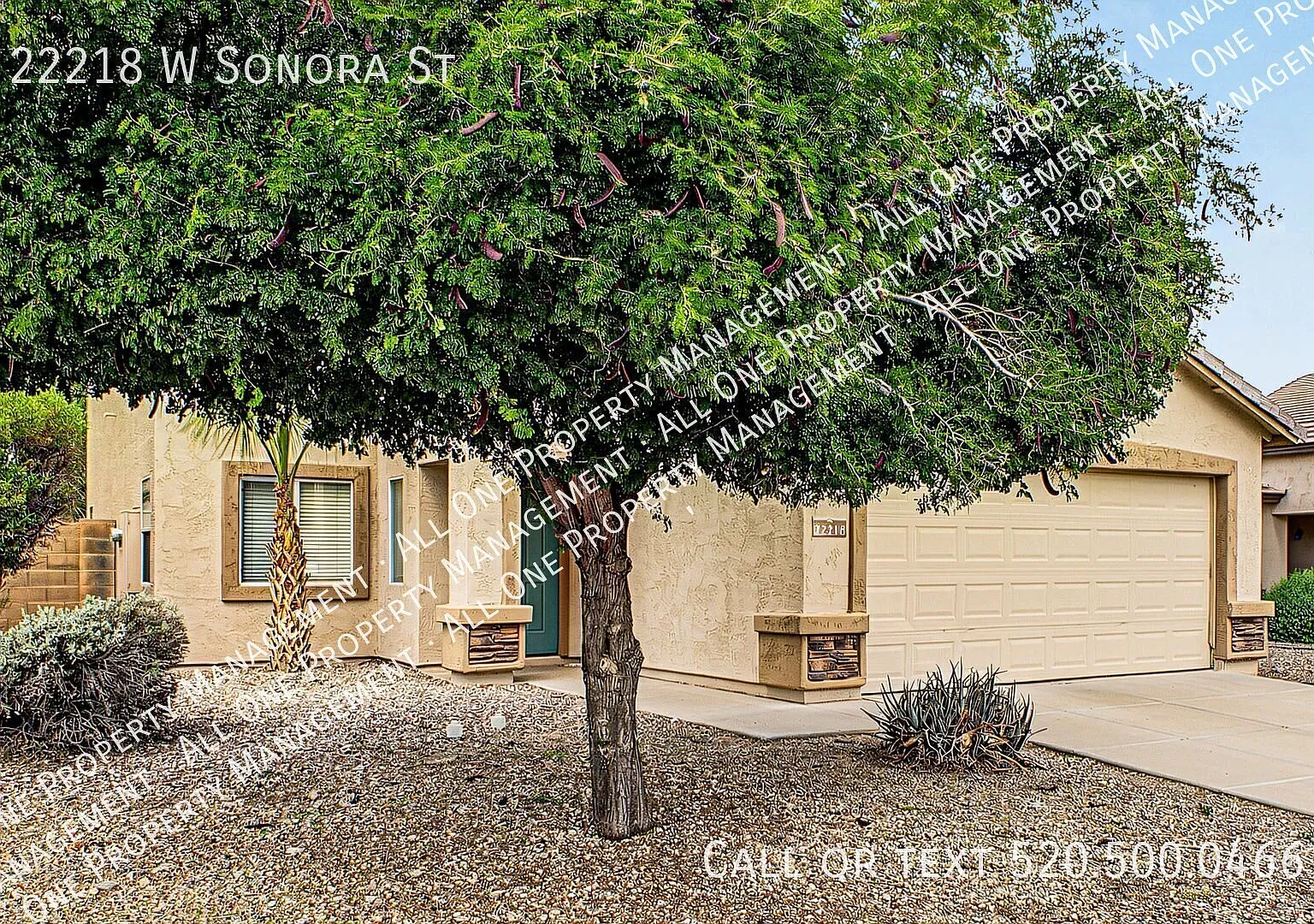 Spacious Open-Concept Home with Large Eat-In Kitchen & Appliances Included! — Photo 4