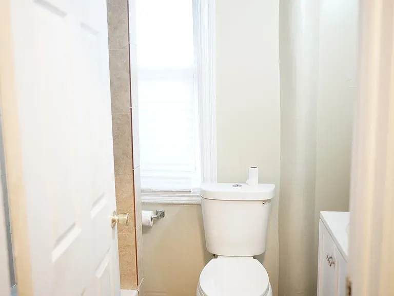 1482 N Wilton St — Photo 21