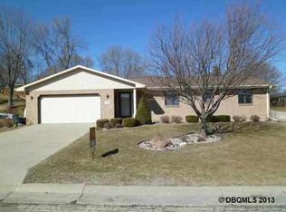 2489 Birchwood Dr, Dubuque, IA 52002