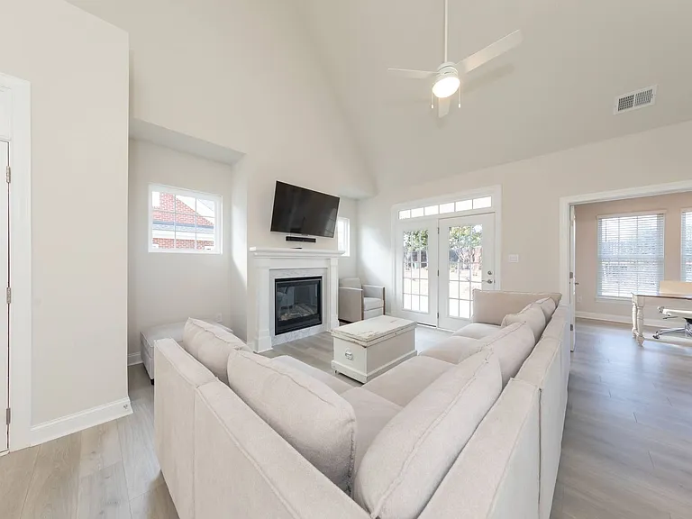 1224 Treviso Bay — Photo 2