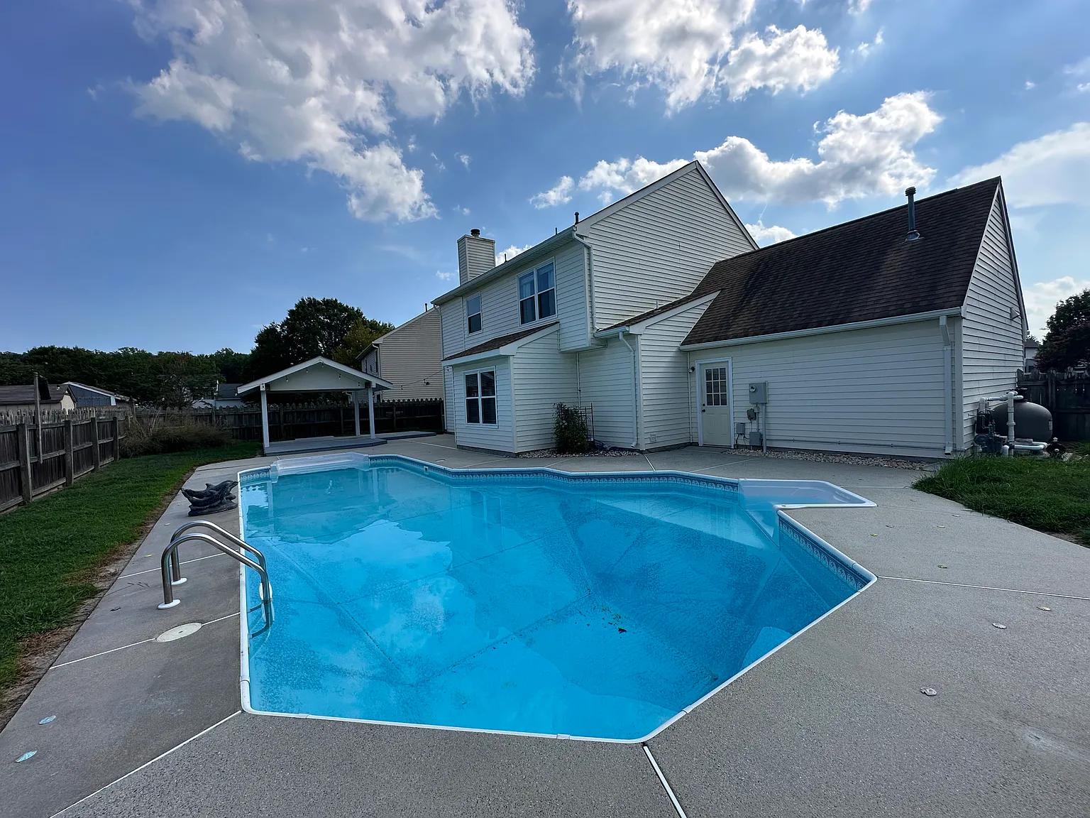 4 bed, 2.5 bath, 2183 sqft, $3,295 — Photo 3