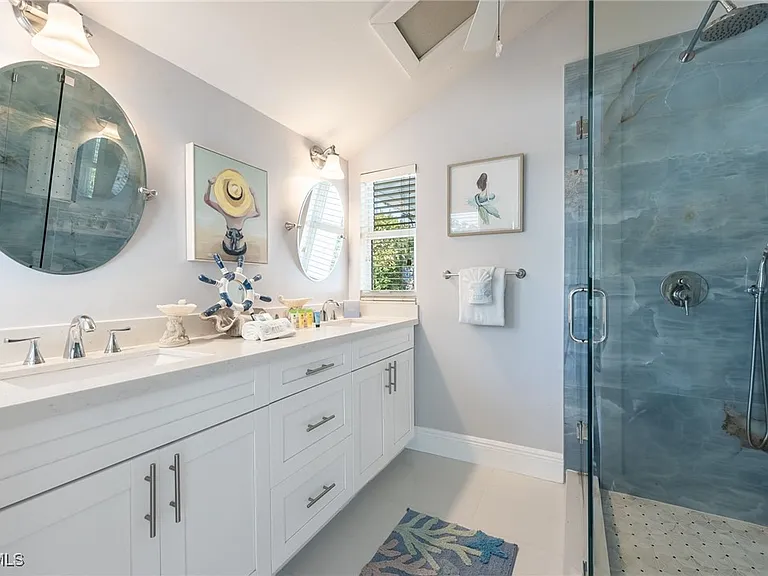 424 Lagoon Dr — Photo 25