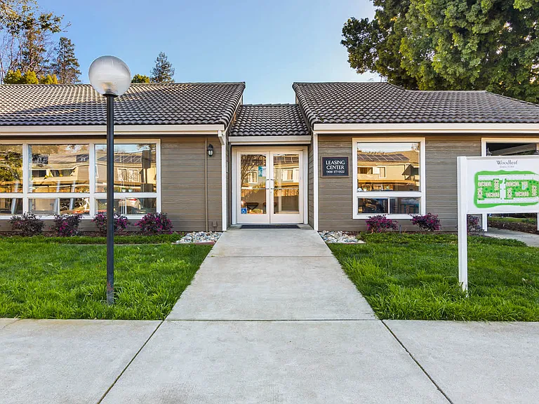 Leasing Center