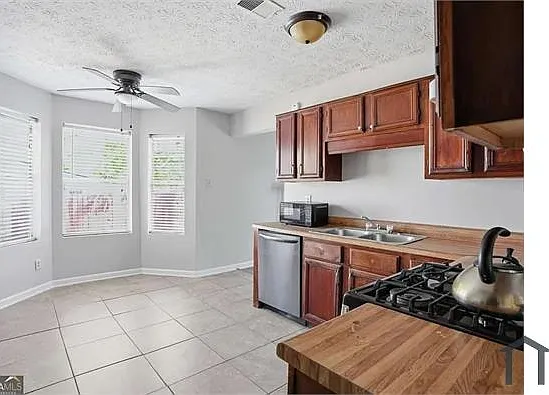 4 bed, $2,100 — Photo 4