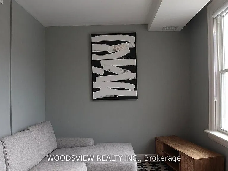 64 Simcoe St N #1 — Photo 6