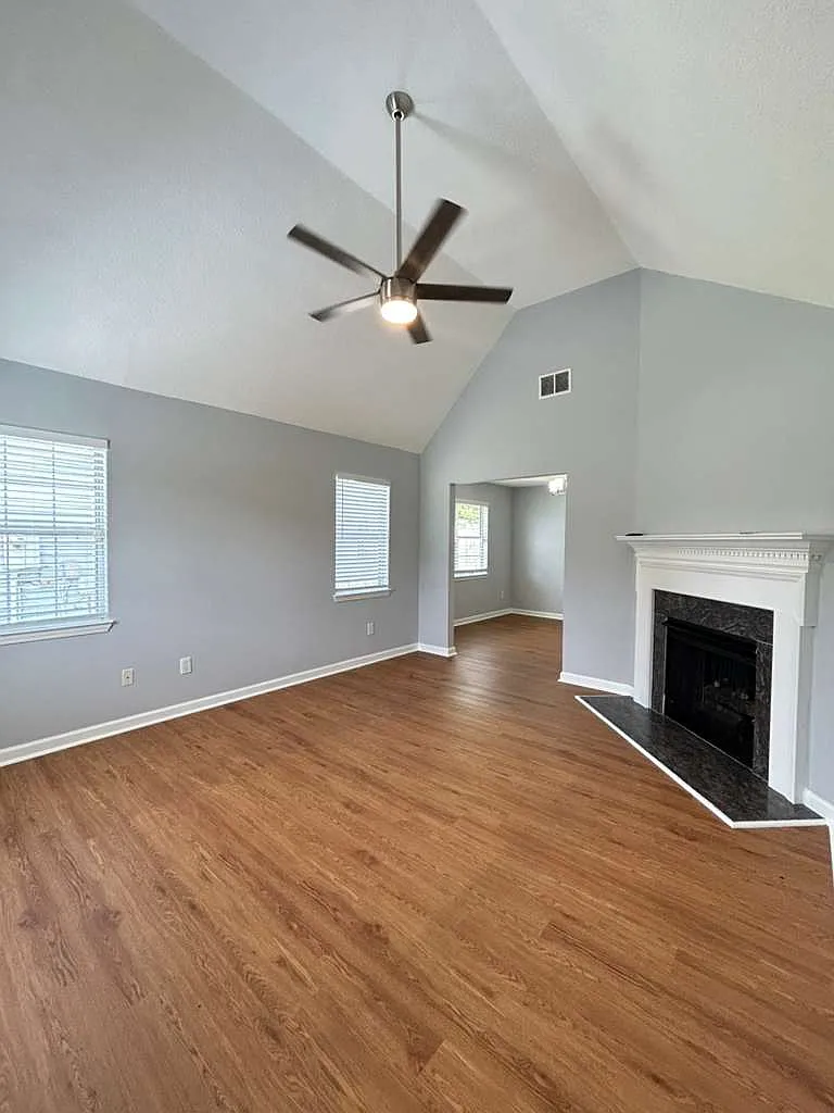 2 bed, 1147 sqft, $1,725 — Photo 3