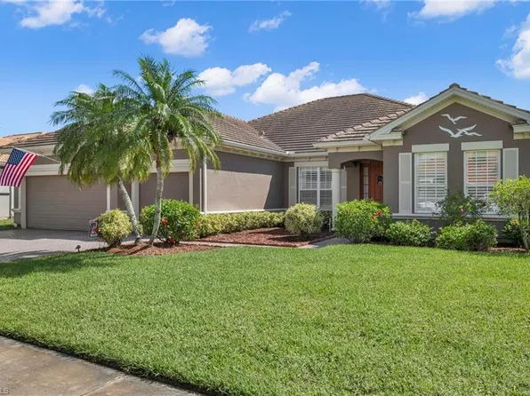 2111 Grove DR, NAPLES, FL 34120