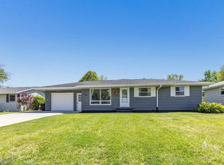 2543 Shade Tree Ln, Green Bay, WI 54313