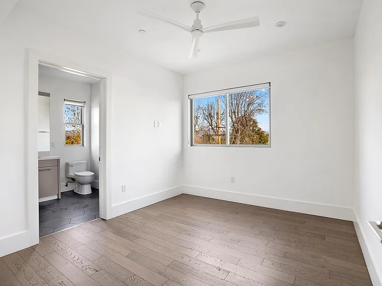 11611 Moorpark St #6 — Photo 9