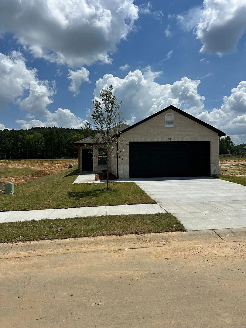 Now Available! Spacious 3-Bedroom, 2-Bath Home with 2-Car Garage in North Little Rock — Photo 3