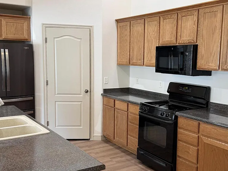1261 W Dallin Dr #P302 — Photo 2
