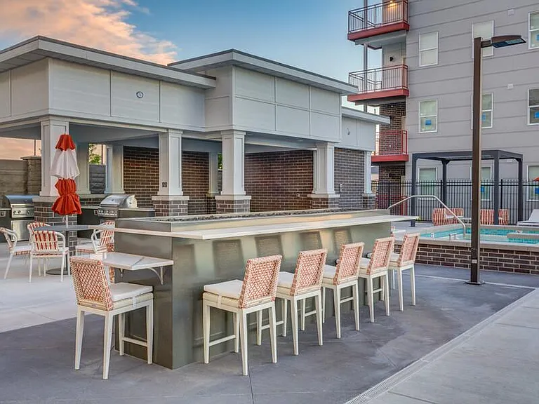 21LUX Apartments — Photo 9