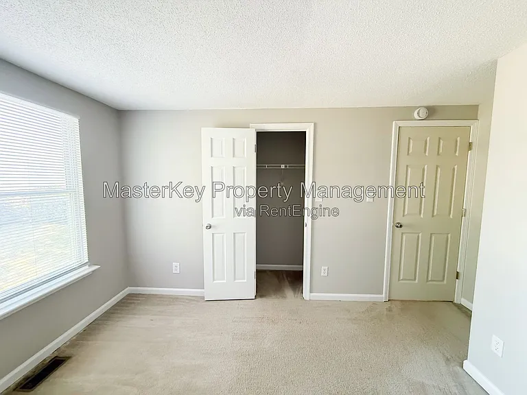 704 E Dynasty Dr — Photo 11