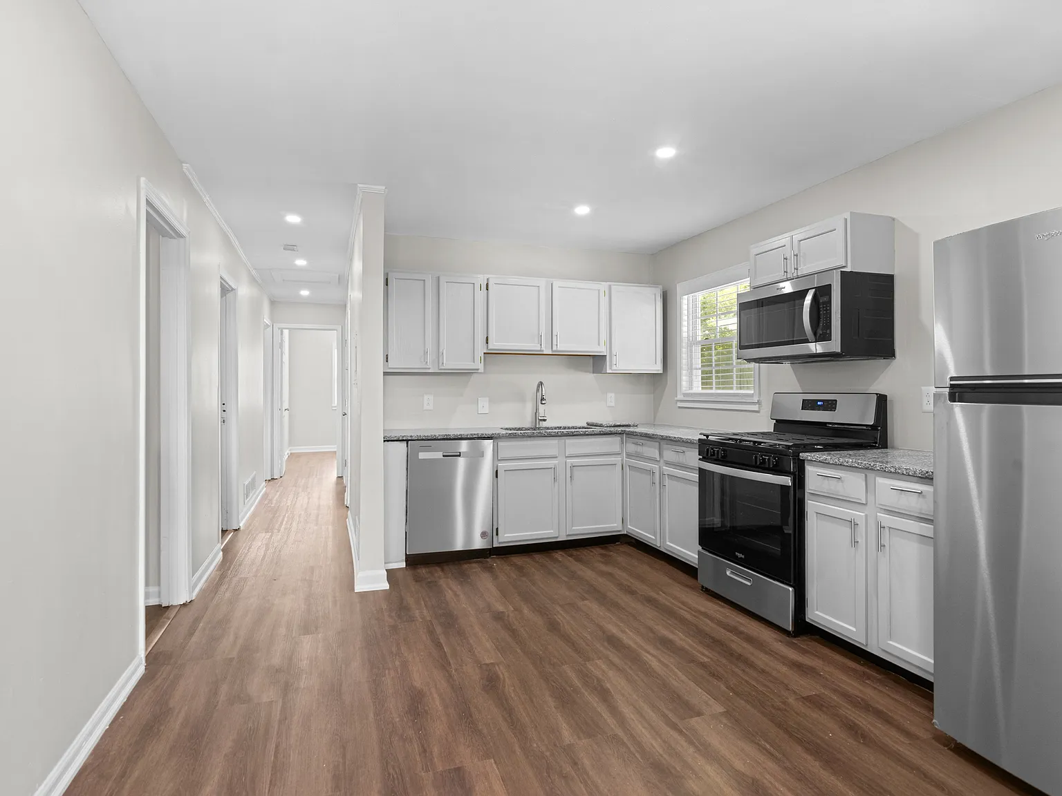 1380 Plaza Avenue SW — Photo 2