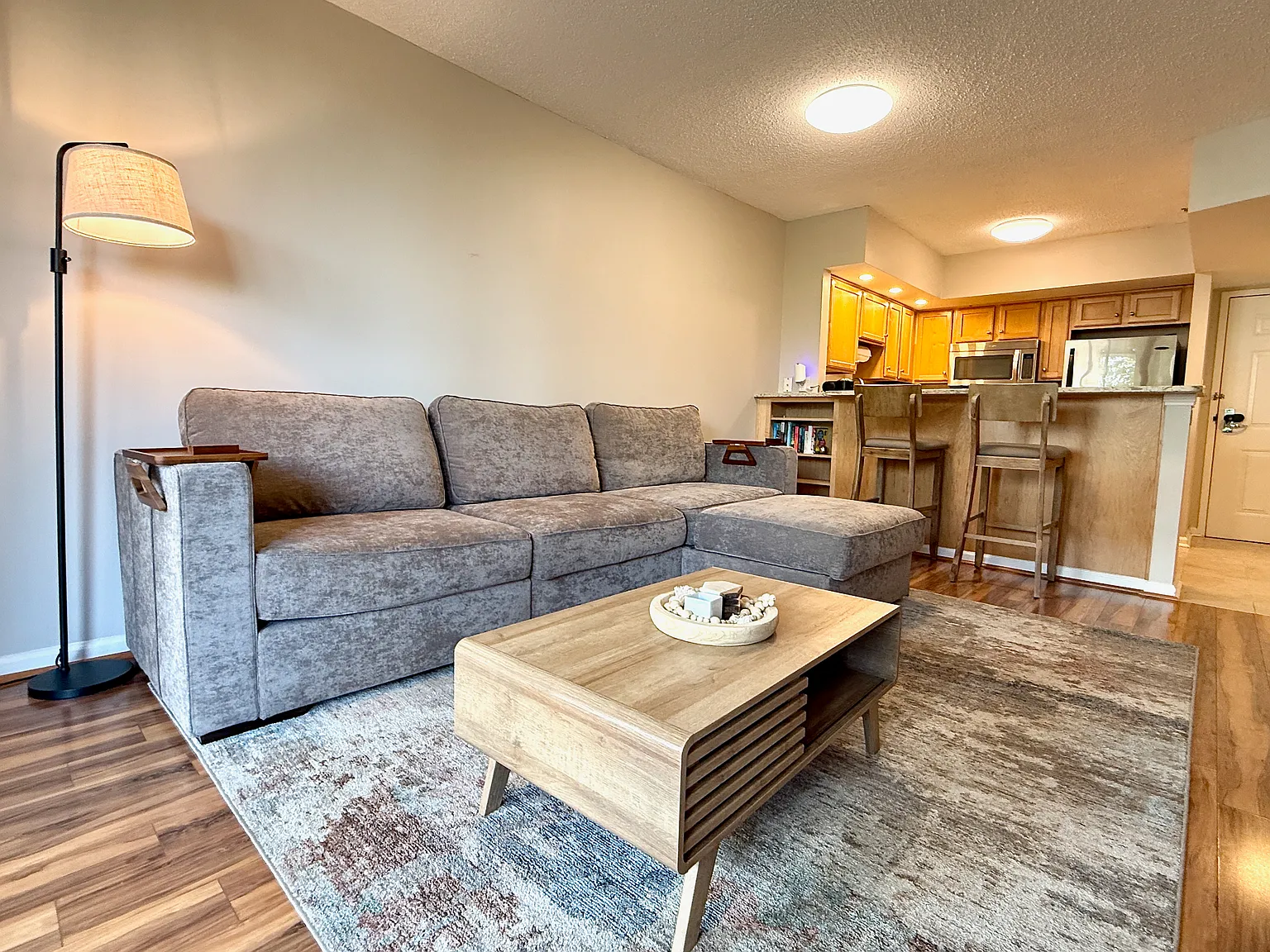 1 bed, 634 sqft, $3,250 — Photo 2