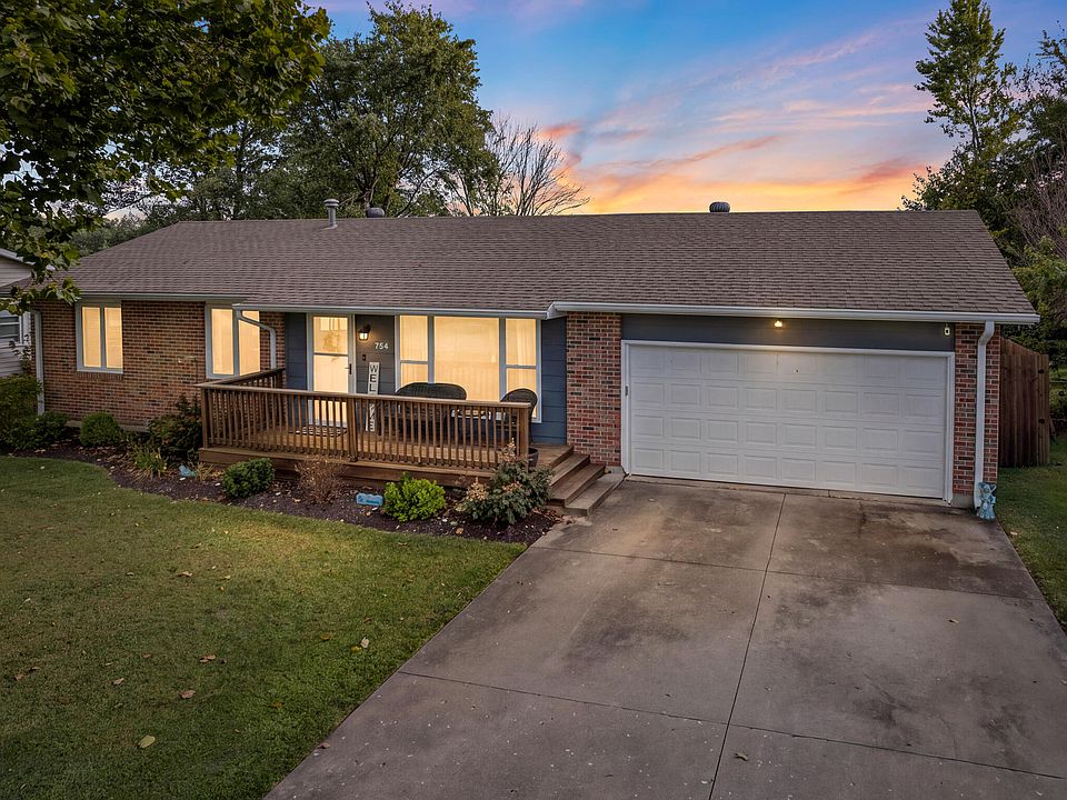 1st image of 754 Meadowbrook Cir