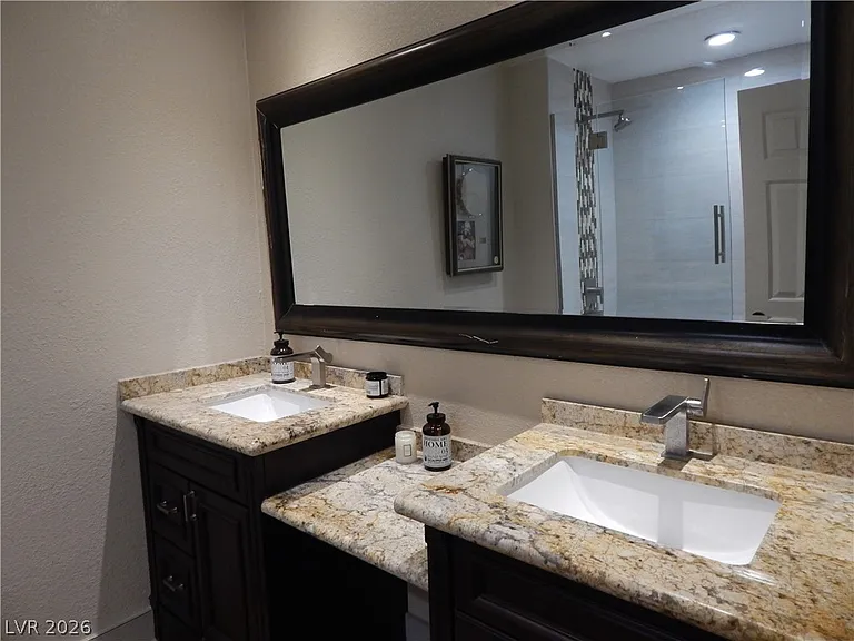 2712 W Oakey Blvd — Photo 18