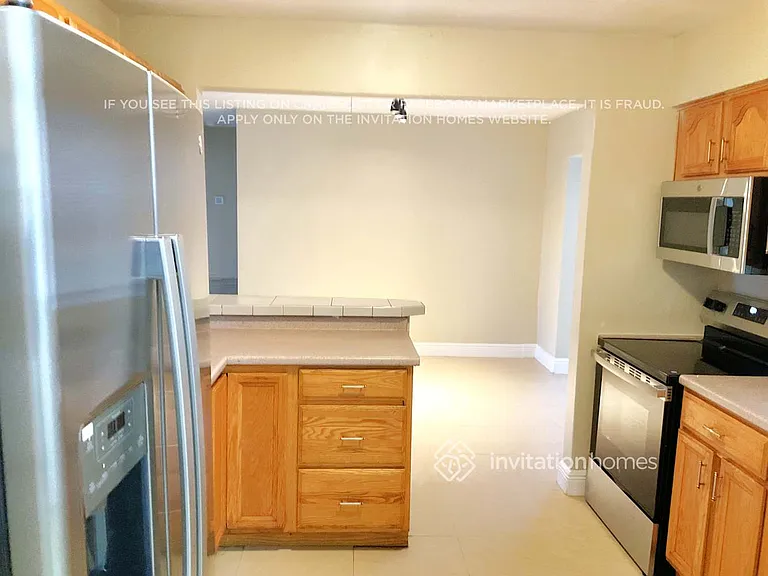 5560 SW 7th Ct — Photo 5
