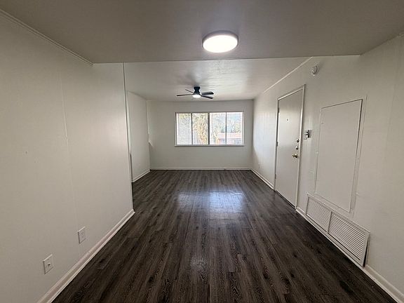 5th image of 3304 Red River St #204