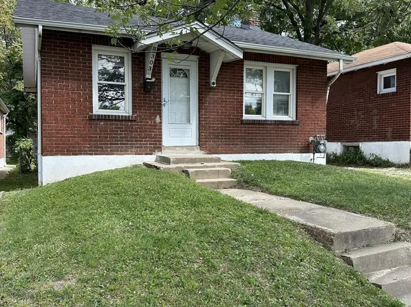 8303 Braddock Dr, Saint Louis, MO 63132