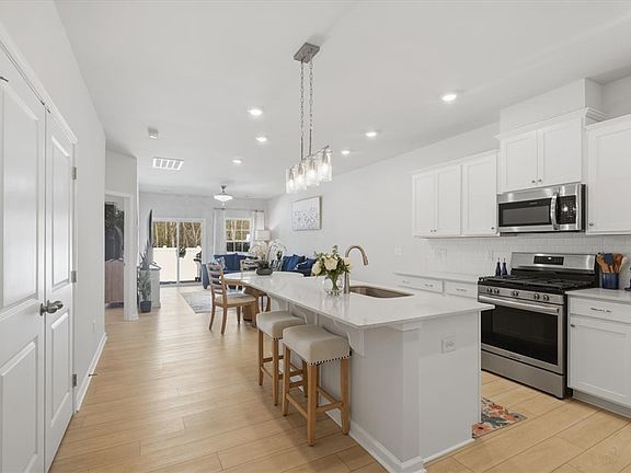 3rd image of 213 Backstay Ln