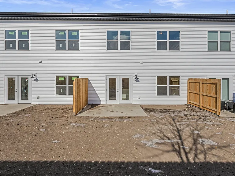100 Saw Creek Dr #D — Photo 2