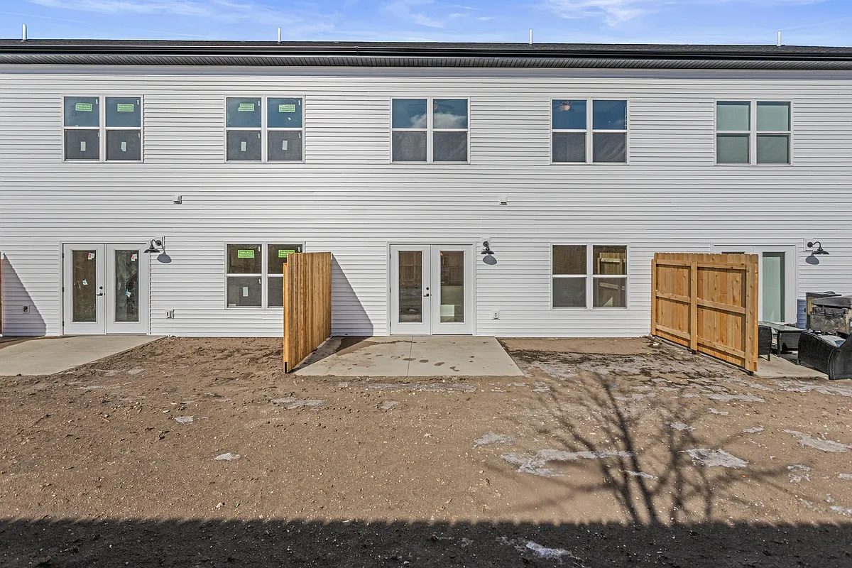 Building Photo - 100 Saw Creek Dr #D