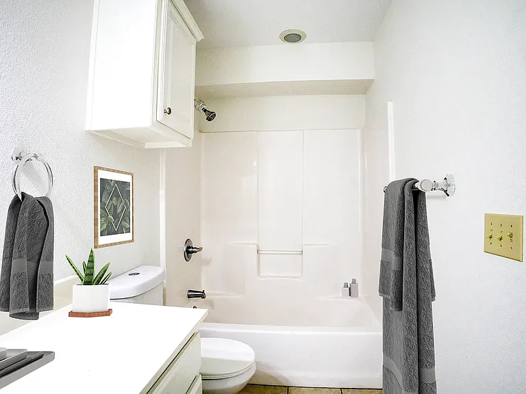 1728 S. Waco Street — Photo 16