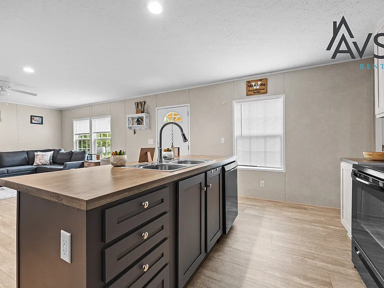 396 Volliedale Dr — Photo 8