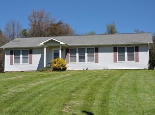 98 Five Forks Rd, Hillsville, VA 24343