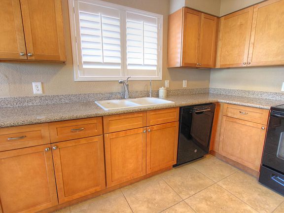 4th image of 8544 W Columbine Dr