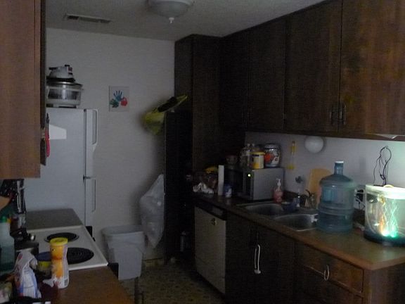 3rd image of 1221 N. Peach #228